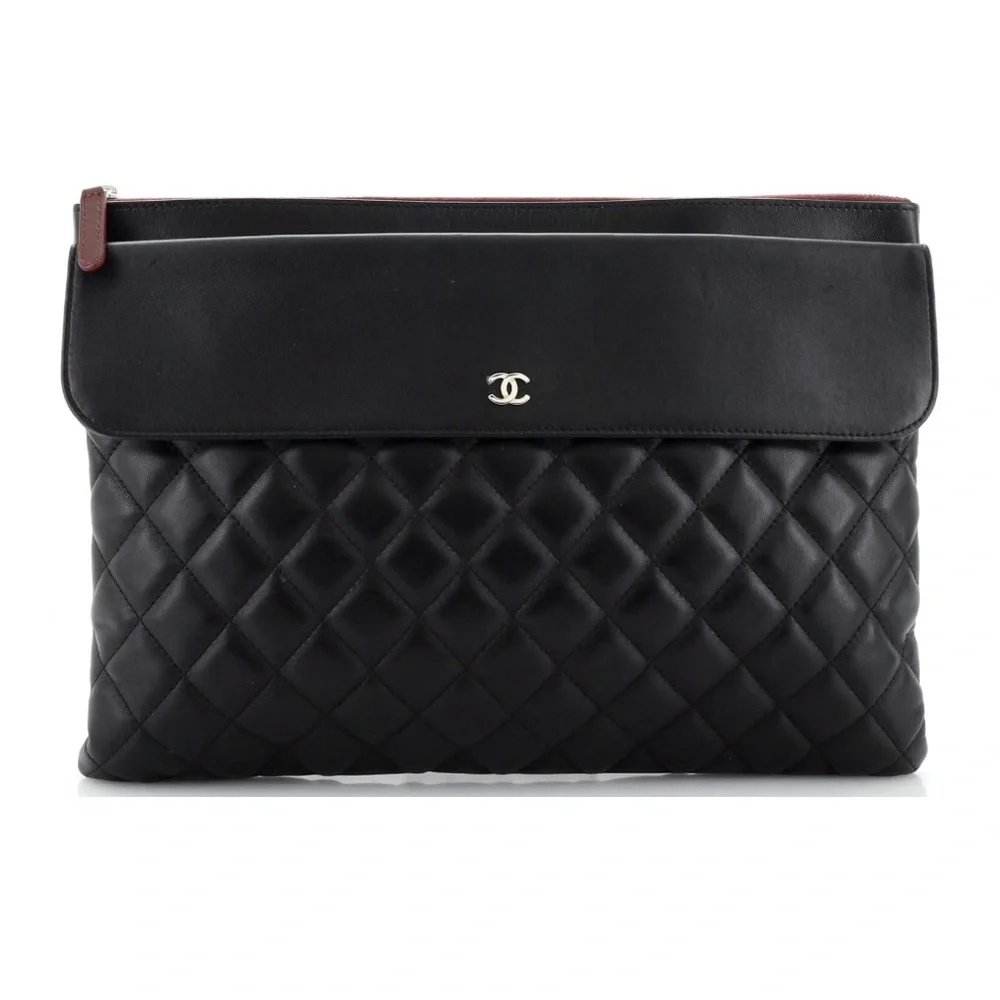 Auth CHANEL Front Pocket O Case Quilted Leather Pouch / Clutch